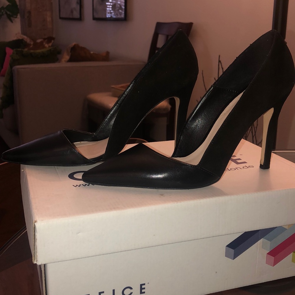 Office “Jilly Court” Black Leather Heels